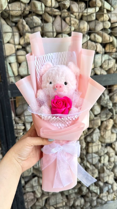 دسته گل مینی خوکچه صورتی با رز معطر