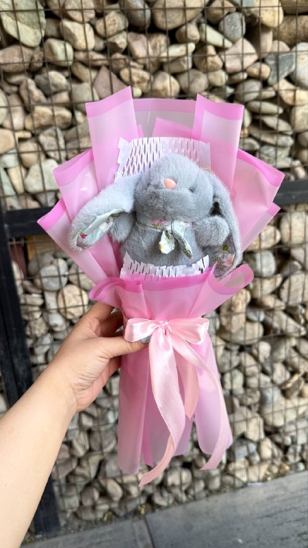 دسته گل مینی خرگوش نقره‌ای پاپیون‌دار